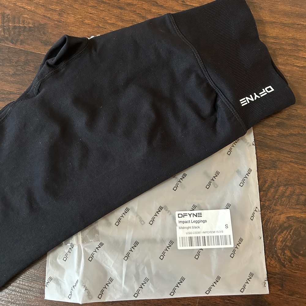 NWOT DYFNE Impact Leggings - SM